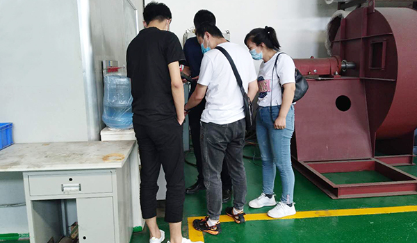 客戶考察吸料除塵離心風(fēng)機(jī)生產(chǎn)與檢測流程